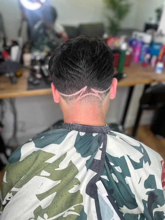 Finished fade with a neckline design